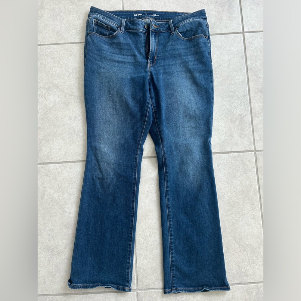 Short, Mid-rise Kicker Bootcut Jeans